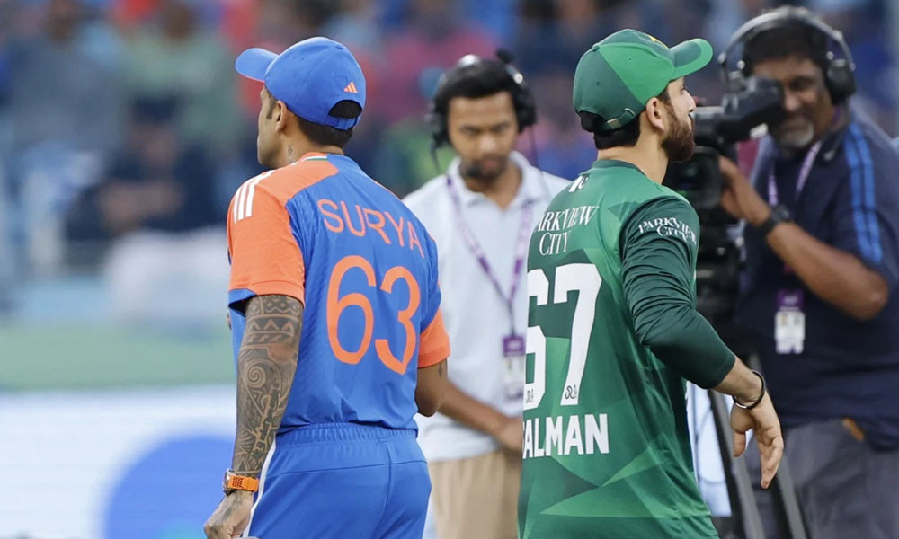 হ্যান্ডশেক করতে পাকিস্তানের ক্রিকেটাররা ড্রেসিংরুমে এলেও করেনি ভারত