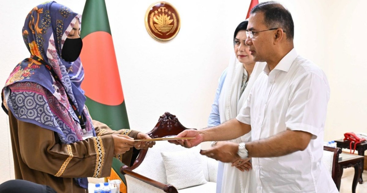প্রধানমন্ত্রী শহীদ সেনাসদস্যদের পরিবারের জন্য আর্থিক সহায়তা প্রদান করলেন