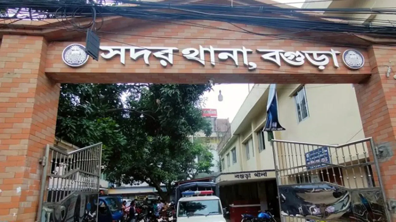 ২৮ মামলার আসামিকে ছিনিয়ে নিতে পুলিশের ওপর হামলা, আহত এএসআই