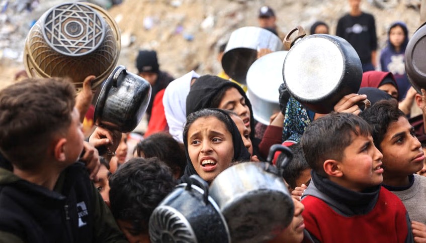 গাজায় পণ্য প্রবেশে ১৫ দিন ইসরায়েলি বাধা, ফুরিয়ে এসেছে খাদ্য ও ওষুধ