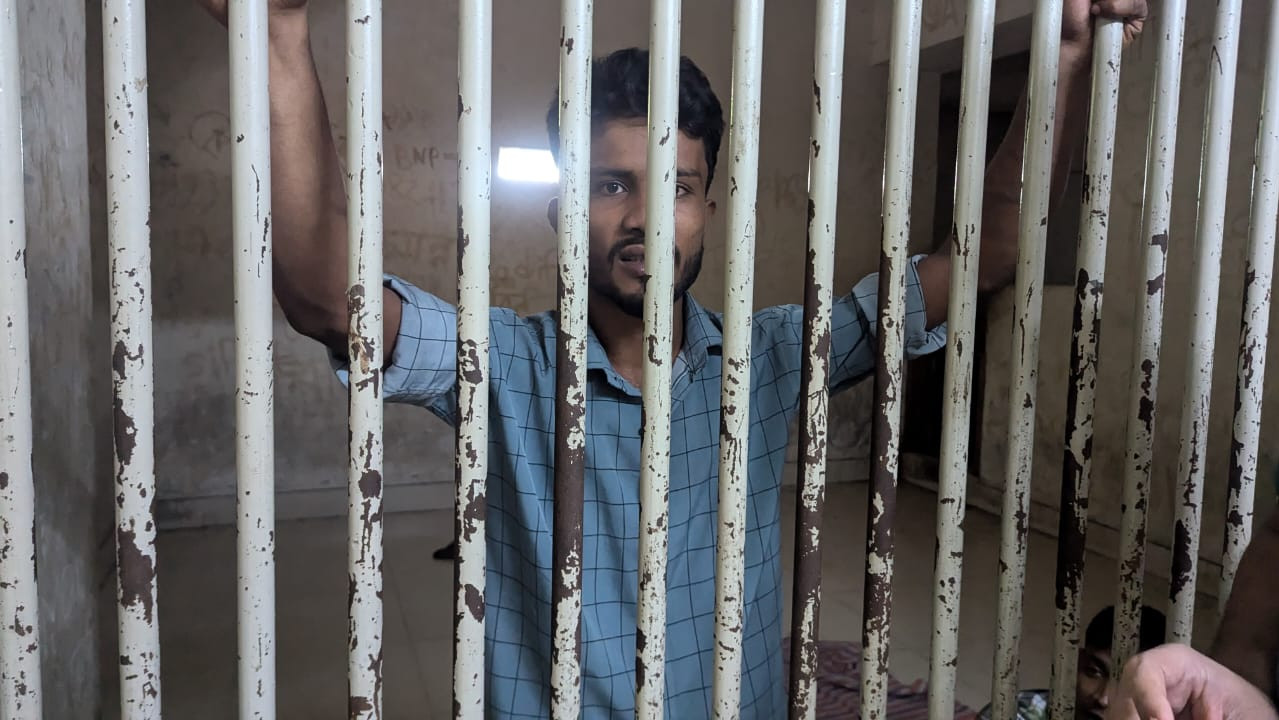 `ধানমণ্ডি ৩২ থেকে আটক রিকশাচালককে হত্যামামলার আসামি করা হয়নি'