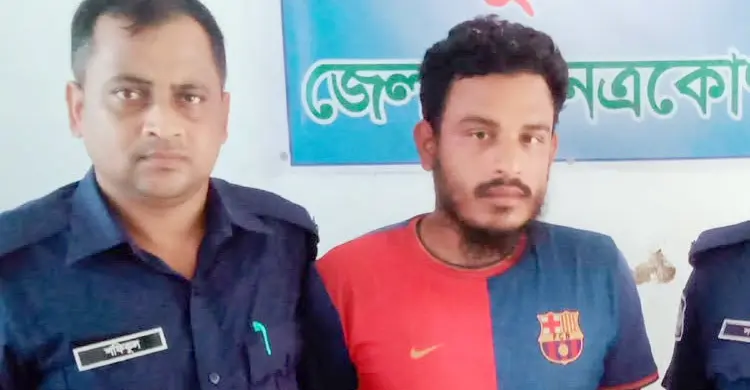 সিগারেট না দেওয়ায় দোকানদারের গায়ে আগুন লাগানো যুবক আটক