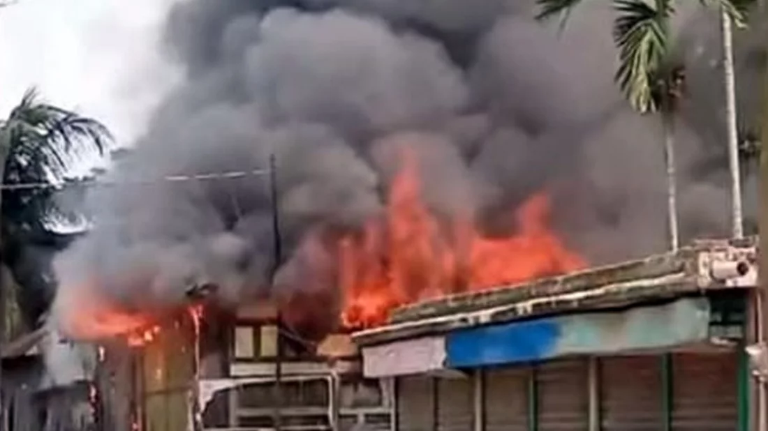 কুমিল্লায় মাইকে ঘোষণা দিয়ে ৪ মাজারে হামলা ভাঙচুর আগুন