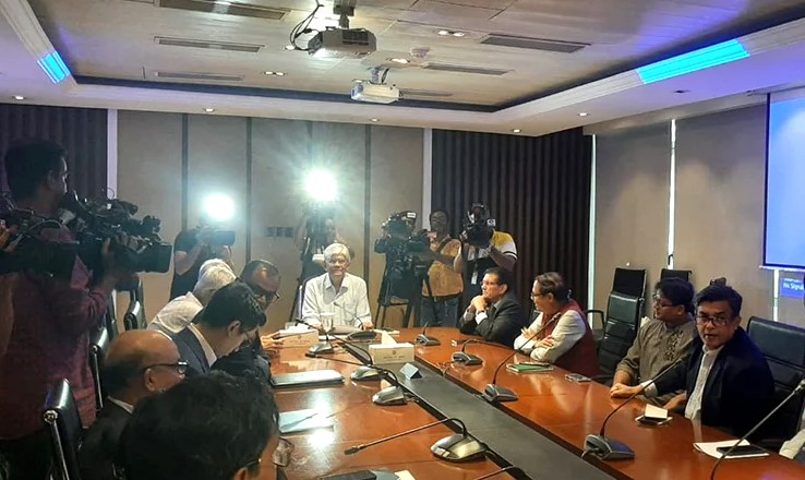 ট্রাম্পের শুল্ক নীতি পর্যালোচনায় অর্থ উপদেষ্টার নেতৃত্বে বৈঠক শুরু