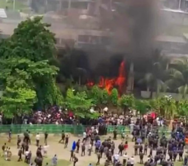 বিধ্বস্ত হয়ে মাইলস্টোন কলেজ ক্যান্টিনে পড়ে বিমানটি, বার্ন ইউনিটে ভর্তি ১৩