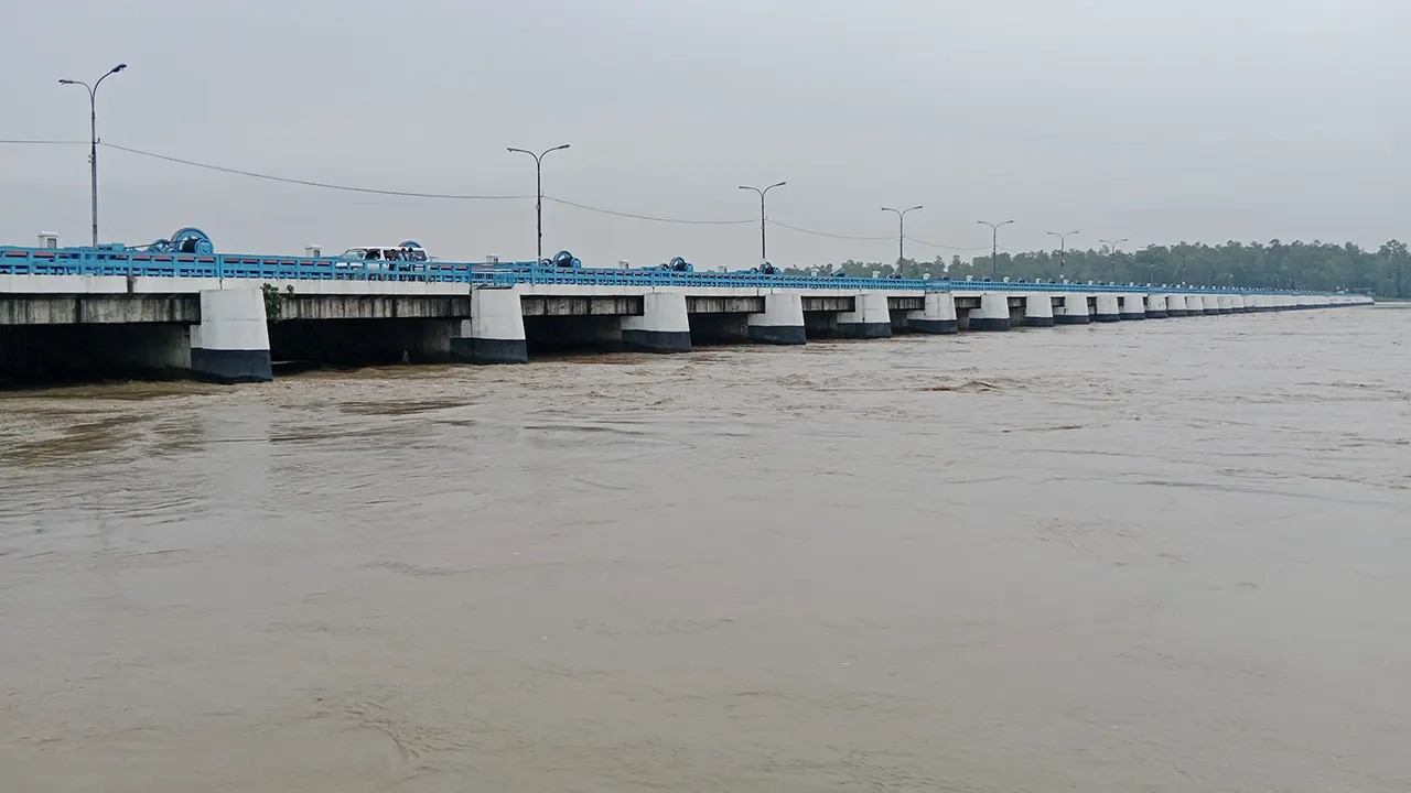 তিস্তার পানি বিপৎসীমার ওপরে, বন্যার আশঙ্কা