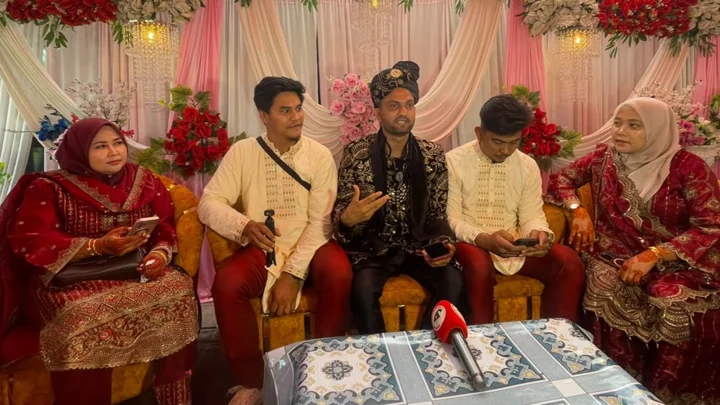 মালয়েশিয়া থেকে বাংলাদেশি বন্ধুর বিয়েতে উপস্থিত হলেন চার নাগরিক