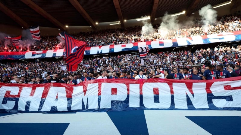 ৬ ম্যাচ বাকি থাকতেই শিরোপা উৎসবে মেতে উঠল পিএসজি
