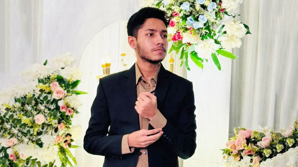 ২৪ ঘণ্টা পর ভেসে উঠল চবির আরেক শিক্ষার্থীর লাশ, এখনো নিখোঁজ অরিত্র