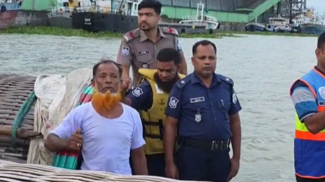 মেঘনায় ট্রলারডুবিতে নারী নিহত, একই পরিবারের ৪ সদস্য নিখোঁজ