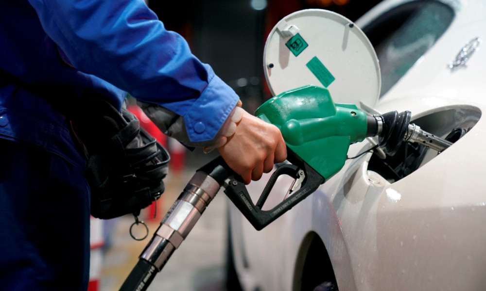 বেড়েই চলেছে জ্বালানি তেলের দাম