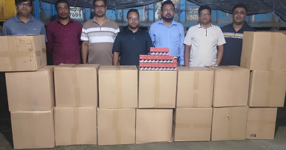 কক্সবাজারে তিন এলাকায় অভিযান, জাল ব্যান্ডরোল লাগানো প্রায় ২৮ লাখ টাকার সিগারেট জব্দ