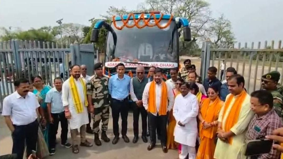 দেড় বছর পর ঢাকা-আগরতলা বাস চলাচল শুরু