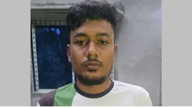 প্রধানমন্ত্রীকে নিয়ে ‘স্নাইপার’ মন্তব্য: রাজশাহীর যুবক ও তার বাবা ডিবি হেফাজতে