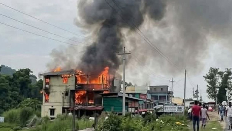 উখিয়ার রিসোর্ট-অগ্নিকাণ্ডে ১০ পর্যটকের মৃত্যু: জামিনযোগ্য ধারা দেওয়ায় ওসিকে তলব আদালতের