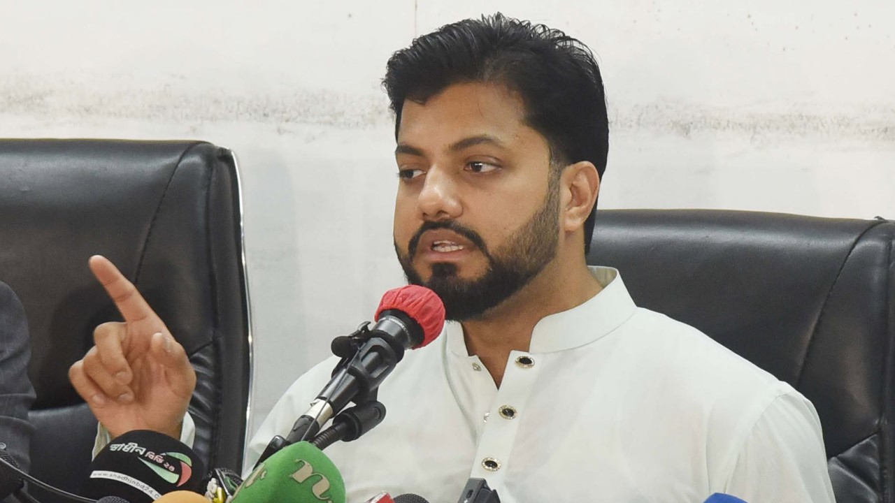 বিতর্কিত উপদেষ্টাদের পদত্যাগে কঠোর আন্দোলনের হুঁশিয়ারি ইশরাকের