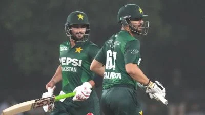 রাওয়ালপিন্ডিতে শ্রীলঙ্কাকে ৪ উইকেটে হারিয়ে টি-টোয়েন্টি সিরিজে এগিয়ে পাকিস্তান