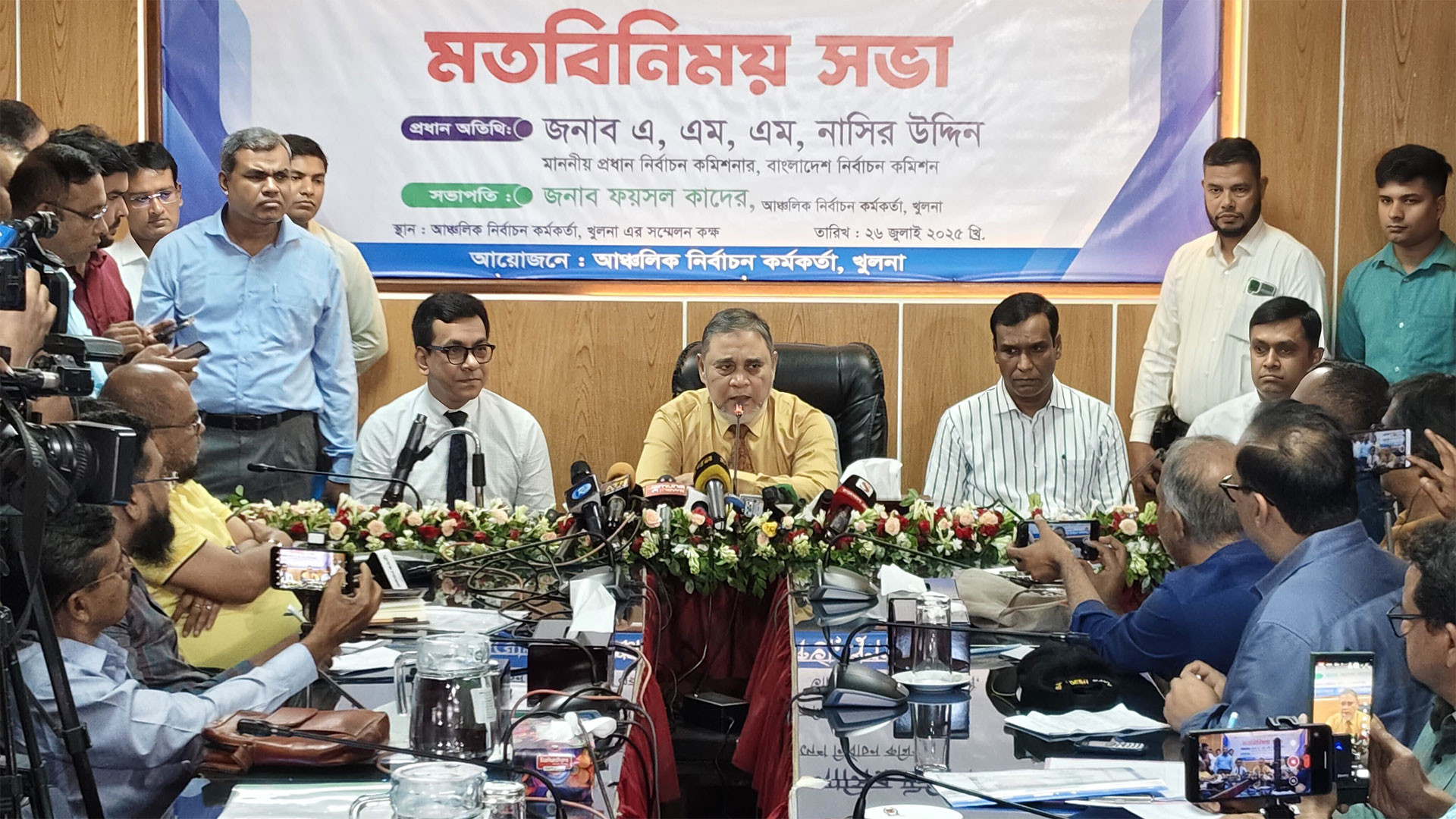 এআই প্রযুক্তি আগামী সংসদ নির্বাচনে অস্ত্রের চেয়েও ভয়াবহ হুমকি: সিইসি