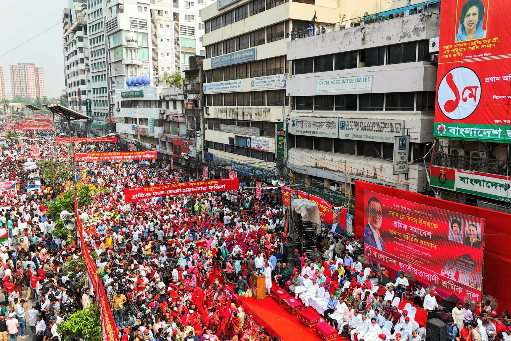 বিএনপির শ্রমিক সমাবেশে নেতা-কর্মীদের ঢল