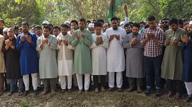 রায়েরবাজার কবরস্থানে জুলাই শহীদদের এনসিপির শ্রদ্ধা  দ্রুত বিচারের দাবি