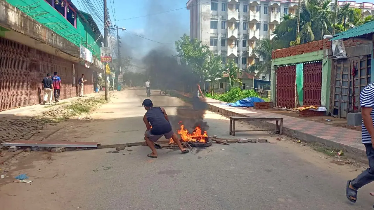খাগড়াছড়িতে অনির্দিষ্টকালের সড়ক অবরোধ, জনজীবন স্থবির