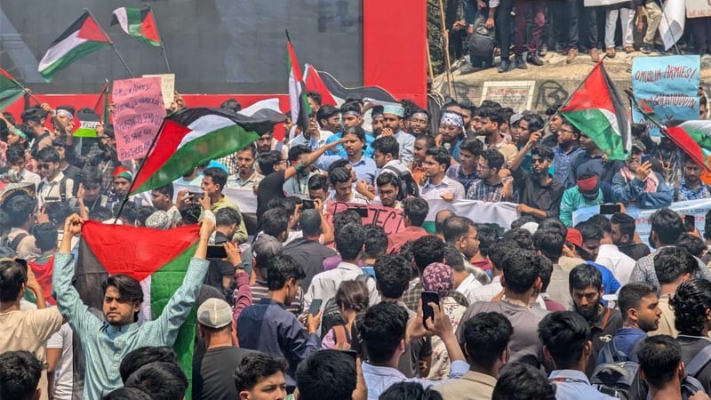 গাজায় ইসরায়েলি হামলার বিরুদ্ধে রাজধানীসহ সারা দেশে বিক্ষোভের ঝড়