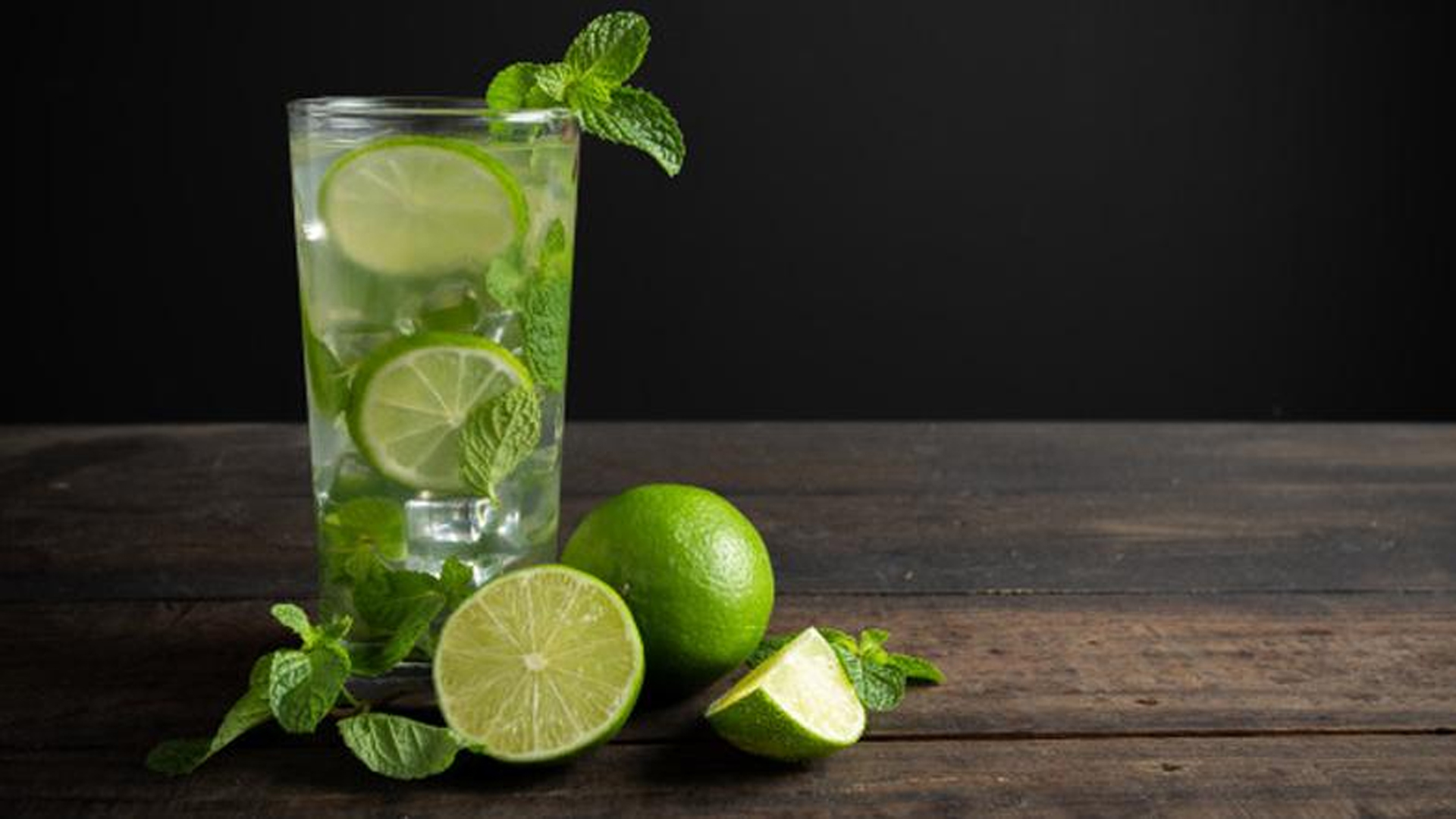 সকালের শুরু হোক এক গ্লাস লেবু-পানিতে