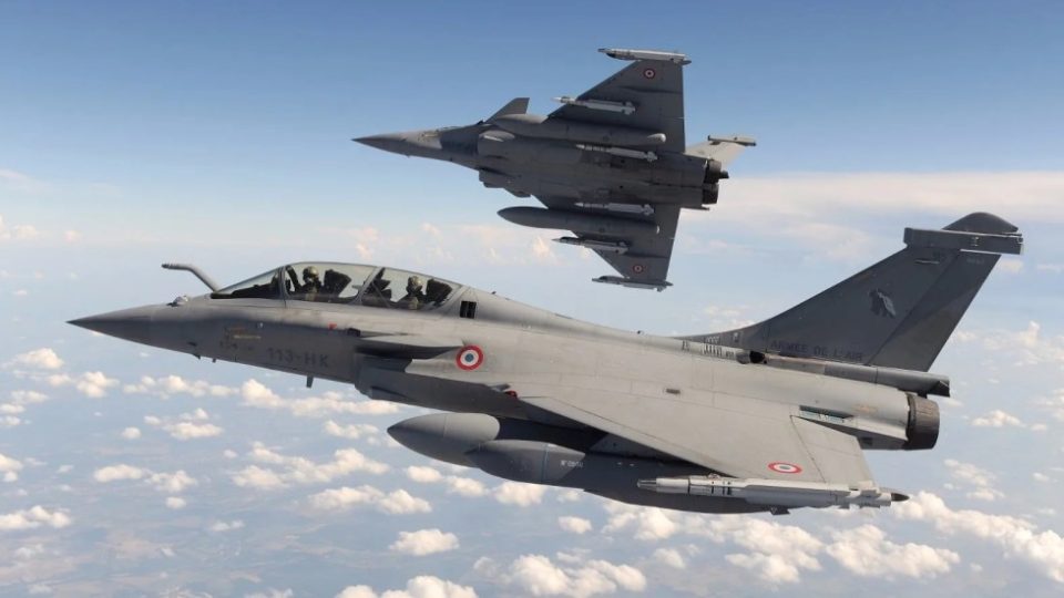 পাকিস্তান সীমান্তে উত্তেজনা,ভারত কেন যুদ্ধবিমান ওড়াচ্ছে বাংলাদেশ সীমান্তে?