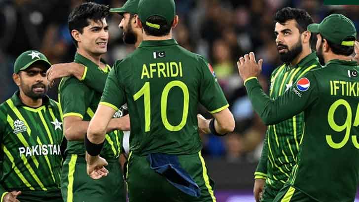 পাকিস্তান এভাবে খেলতে থাকলে মানুষ তাদের ওপর থেকে মুখ ফিরিয়ে নেবে:ইমাদ ওয়াসিম