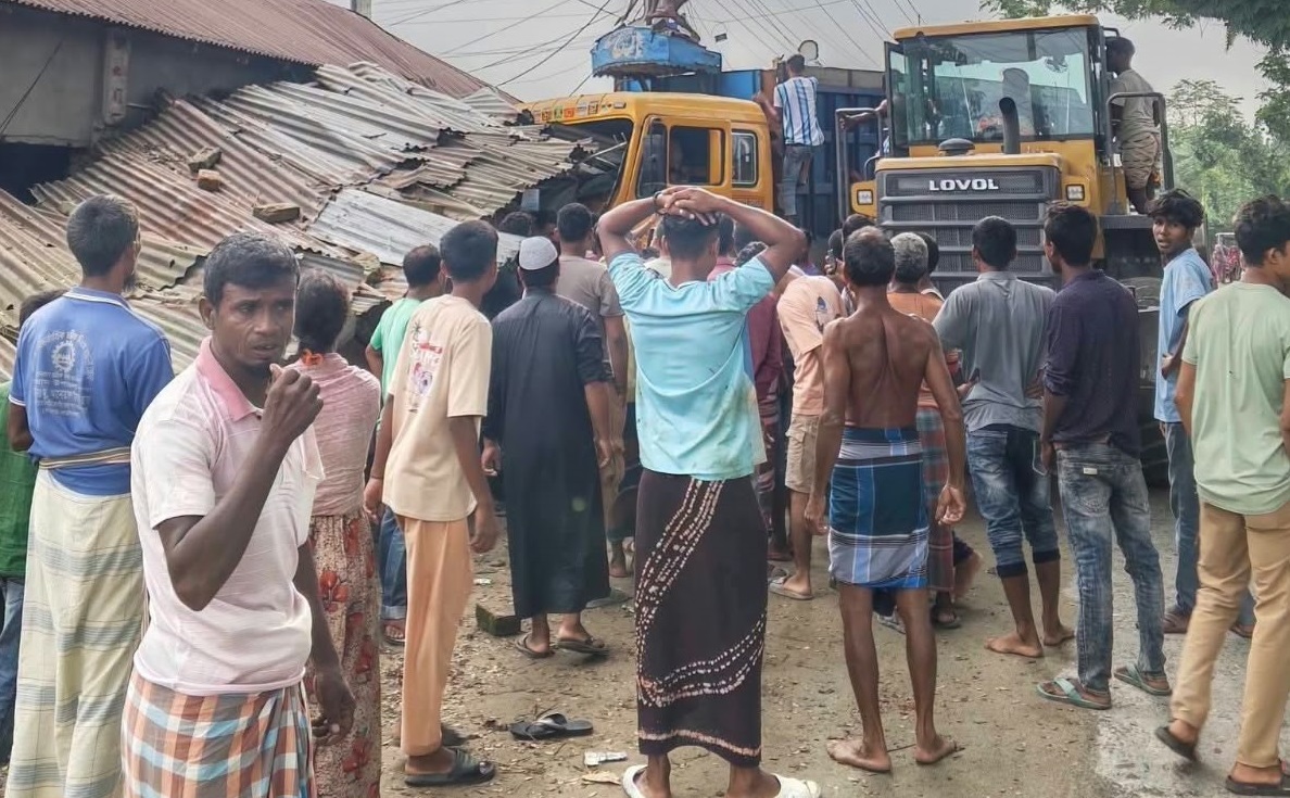 লালমনিরহাটের পাটগ্রামে ডাম্পার ট্রাক ও অটোরিকশার সংঘর্ষে ৩ জন নিহত