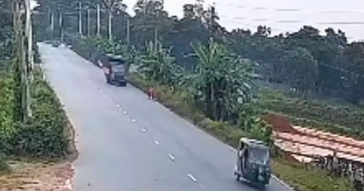 তারাকান্দায় কাভার্ড ভ্যানের চাপায় দুই বোনের মৃত্যু, চালক পলাতক