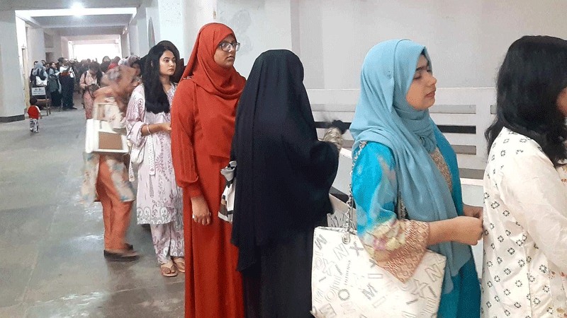 শান্তিপূর্ণভাবে শেষ হলো চাকসু নির্বাচন, ফলাফলের অপেক্ষা