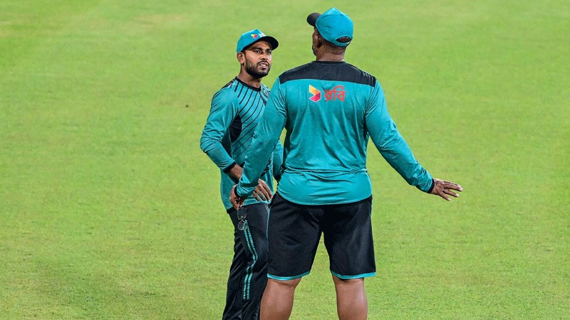 টস হেরে বোলিংয়ে বাংলাদেশ, ওয়ানডে অভিষেক পারভেজ-তানভীরের