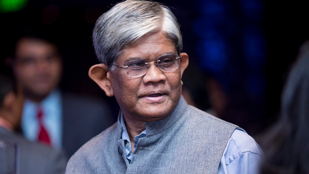 এনবিআরের অচলাবস্থা কাটাতে বিকেলে অর্থ উপদেষ্টার সঙ্গে ব্যবসায়ী-আন্দোলনকারীদের বৈঠক