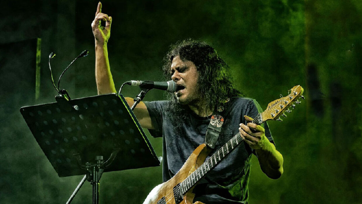 জেমসের সুরে আজ কাঁপবে দাম্মাম