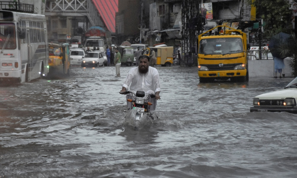 পাকিস্তানে ভারী বৃষ্টিতে ৪৫ জনের মৃত্যু, আহত শতাধিক
