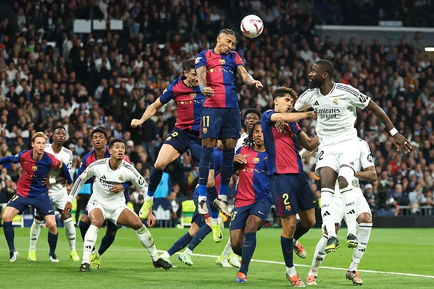 ইউরোপীয় ফুটবলে জমে উঠেছে লড়াই, শীর্ষে উত্তেজনা