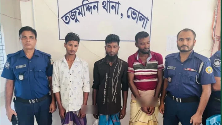 ভোলায় নদীতে মাছ ধরার অভিযোগে ৩ জেলে আটক
