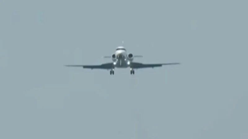 হাদিকে নিয়ে সিঙ্গাপুরের পথে এয়ার অ্যাম্বুলেন্স