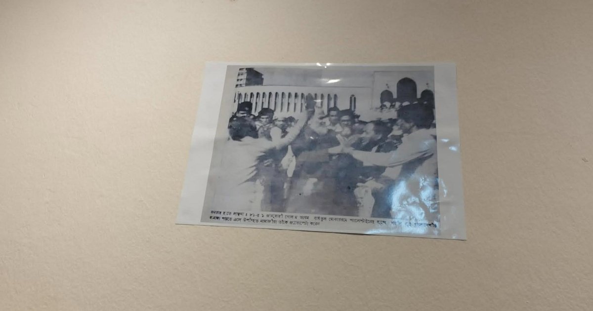 ডাকসুর সংগ্রহশালায় সাঁটানো হলো গোলাম আযমের বিতর্কিত ছবি