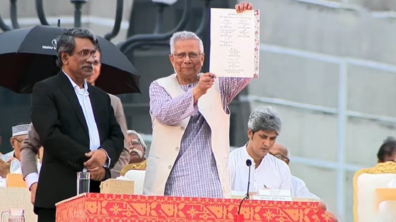 জুলাই সনদে সই করলেন প্রধান উপদেষ্টা ও রাজনীতিবিদরা