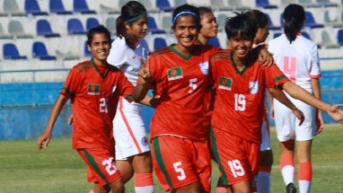 বাংলাদেশের মেয়েরা সিঙ্গাপুরকে টাইব্রেকারে পরাজিত করে নবম স্থান অর্জন করলো