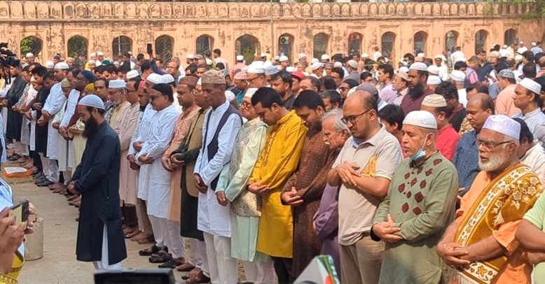 আজিমপুরে চিরনিদ্রায় শায়িত আরেফিন সিদ্দিক