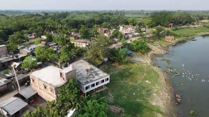 চুয়াডাঙ্গার কালিয়াবকরী গ্রামে মসজিদ-মন্দিরের পাশাপাশি সম্প্রীতি ও ঐক্যের উদাহরণ