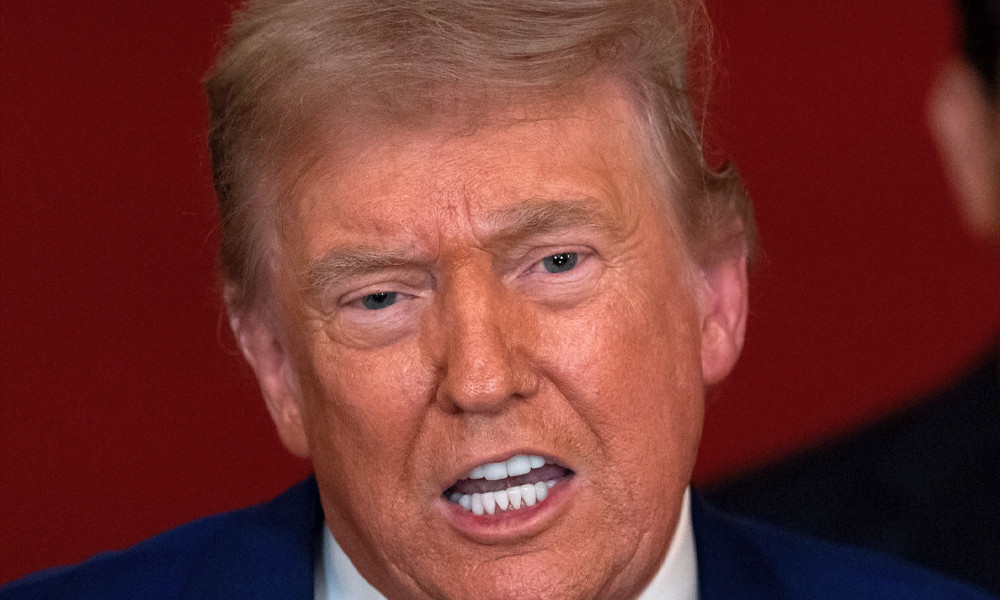 ইরানে সরকার পরিবর্তনের ‘ইঙ্গিত’ দিলেন ট্রাম্প?