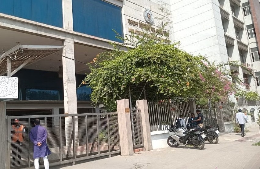 বিএসইসির চেয়ারম্যান–কমিশনারদের অবরুদ্ধ করে বিক্ষোভ কর্মকর্তা–কর্মচারীর