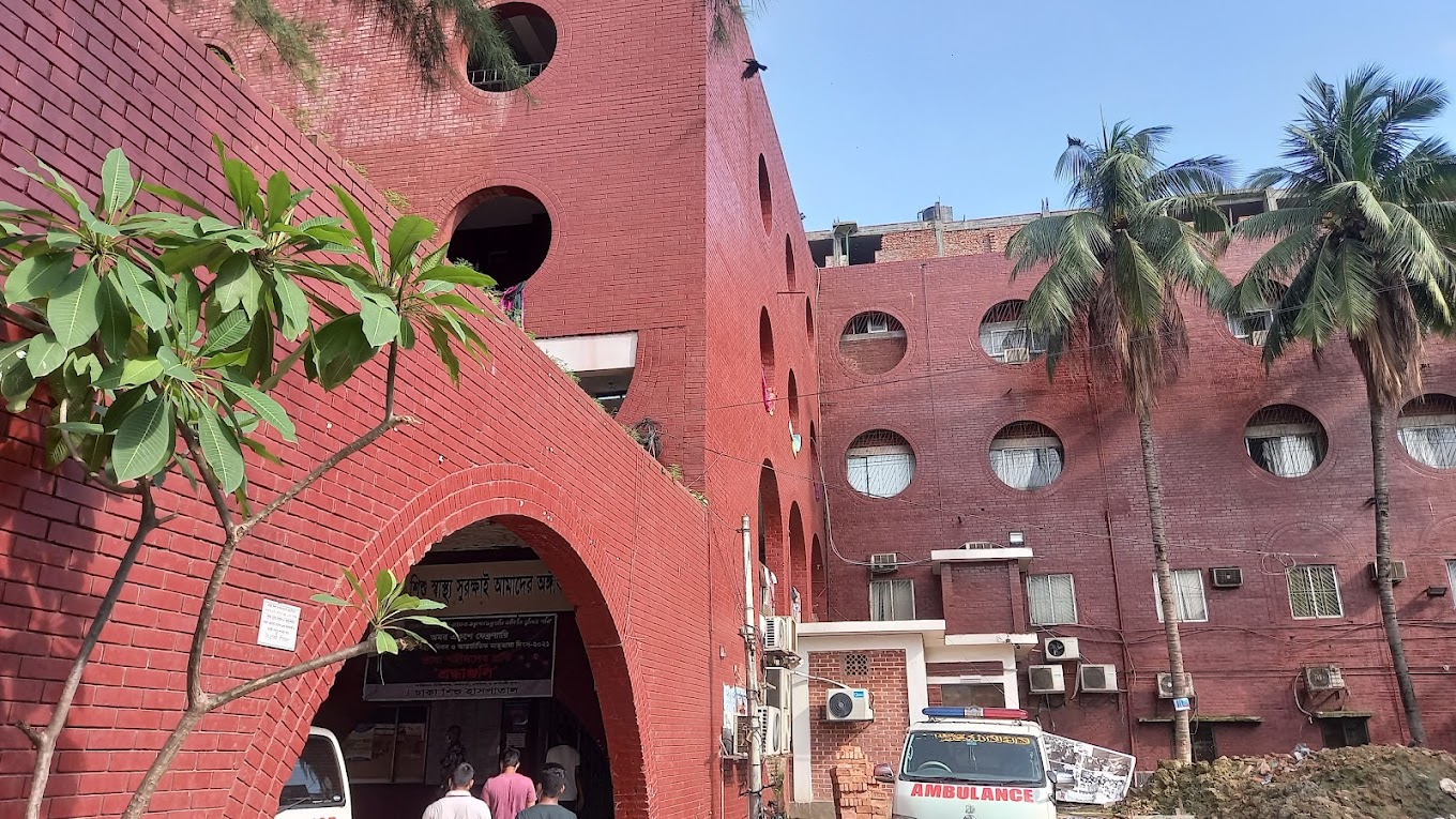 শিশু হাসপাতালে কক্ষে ধূমপান, প্রধানমন্ত্রীর নির্দেশে চিকিৎসক বরখাস্ত