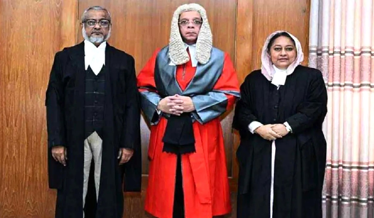 শপথ নিলেন সুপ্রিম কোর্টের আপিল বিভাগে নিয়োগ পাওয়া দুই বিচারপতি