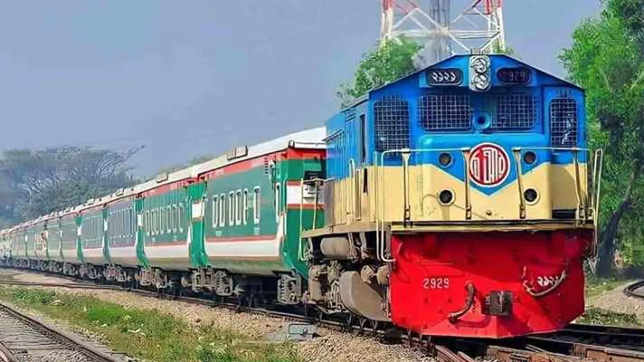 দুর্গাপূজায় ৩ জোড়া বিশেষ ট্রেন চালু