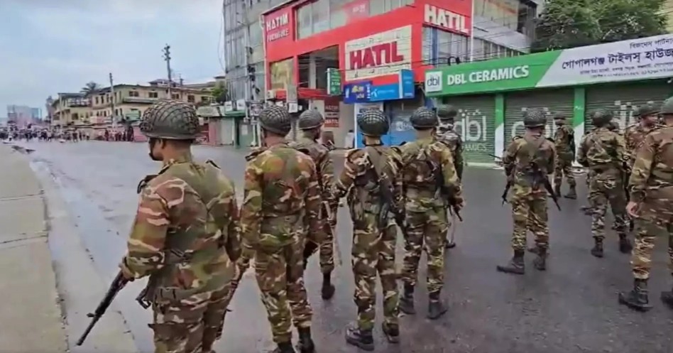 গোপালগঞ্জে তৃতীয় দিনের মতো কারফিউ, আটক ৪৫